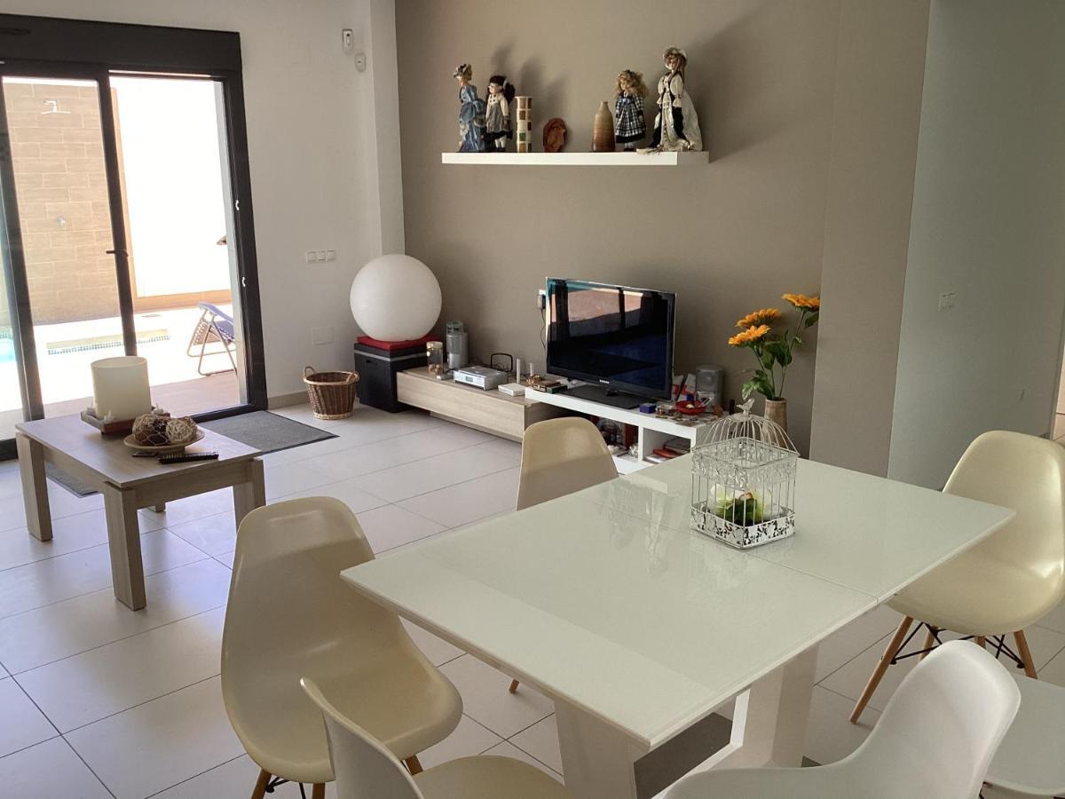 Housesleeps6-Pool-Beach-Garden-Solarium-Petok Оріуела Екстер'єр фото